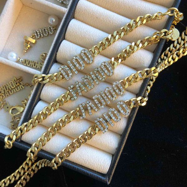 2021 luxury designer jewelry family's 2021 new diamond inlaid letter necklace, White
2021 luxury designer jewelry family's 2021 new diamond inlaid letter necklace, White