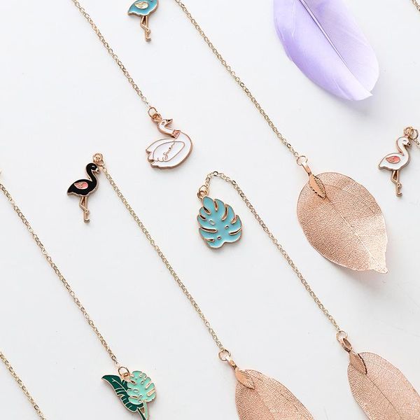 bookmark 1pcs color random swan flamingo feather palm leaf metal chain pendant paper book mark student stationery kids rewards
bookmark 1pcs color random swan flamingo feather palm leaf metal chain pendant paper book mark student stationery kids rewards