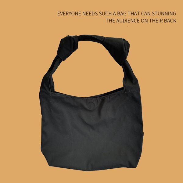 2021 autumn and winter black dumpling canvas bag one shoulder large capacity women's versatile ins simple kink
2021 autumn and winter black dumpling canvas bag one shoulder large capacity women's versatile ins simple kink