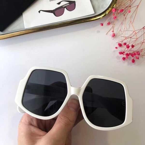 2020 new designer ladies sunglasses insideout fashion plate frame sunglasses casual wild decorative sunglasses uv400, White;black
2020 new designer ladies sunglasses insideout fashion plate frame sunglasses casual wild decorative sunglasses uv400, White;black