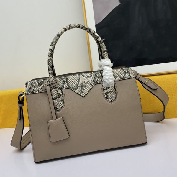 designer bag cross body handbags totes shoulder bags crossbody handbag women's lady genuine leather high-end size 33 24 15 cm with orig 
designer bag cross body handbags totes shoulder bags crossbody handbag women's lady genuine leather high-end size 33 24 15 cm with orig