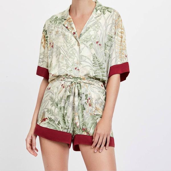 summer printing short sleeve shorts pajamas half turn-down collar satin loungewear women pijama lingerie pyjamas home set, Black;red
summer printing short sleeve shorts pajamas half turn-down collar satin loungewear women pijama lingerie pyjamas home set, Black;red