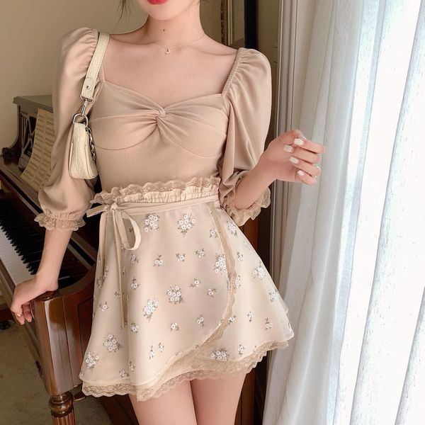 knit three quaters floral printed mini skirt with lace liner women clothes set, Gray 
knit three quaters floral printed mini skirt with lace liner women clothes set, Gray