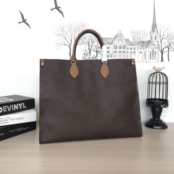 factory wholesale genuine leather bag onthego new women handbag fashion large duplex printing different style tote
factory wholesale genuine leather bag onthego new women handbag fashion large duplex printing different style tote