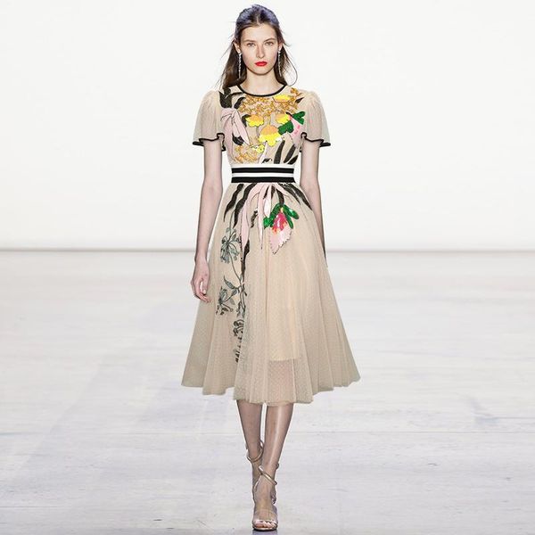 casual dresses runway mesh short sleeve embroidered dress 201225h01, Black;gray
casual dresses runway mesh short sleeve embroidered dress 201225h01, Black;gray