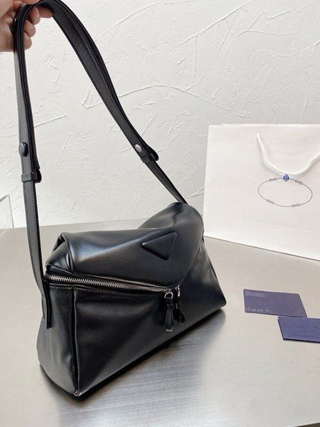 designer messenger shoulder bag triangle logo cover leather crossbody handbags lagre capacity fashion handbag luxurys letter designers bags
designer messenger shoulder bag triangle logo cover leather crossbody handbags lagre capacity fashion handbag luxurys letter designers bags