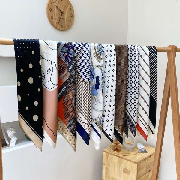 designer 2021 autumn new style with edge bi collection french elegant temperament exquisite satin shawl square scarves, Blue;black
designer 2021 autumn new style with edge bi collection french elegant temperament exquisite satin shawl square scarves, Blue;black