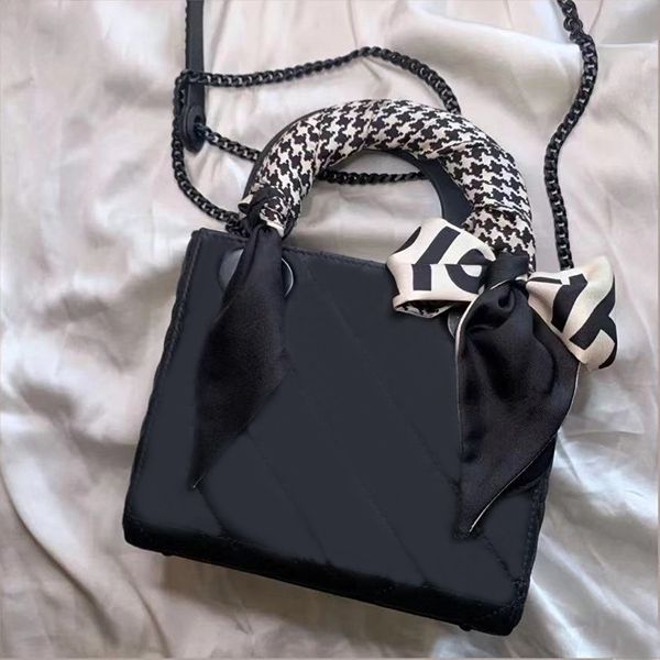 big-name designer ladies one-shoulder messenger bag 2021 retro all-match clamshell pu leather letters female party handbag wide belt bag
big-name designer ladies one-shoulder messenger bag 2021 retro all-match clamshell pu leather letters female party handbag wide belt bag