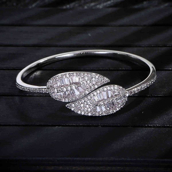 bangles bracelet creative adjustable leaf inlaid with zircon for versatile dress accessories, Black
bangles bracelet creative adjustable leaf inlaid with zircon for versatile dress accessories, Black