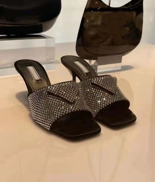 swarovski high grade diamond black and white medium heel slippers toe 6.5cm leather flash silk inner heel women's sandals new 35-41
swarovski high grade diamond black and white medium heel slippers toe 6.5cm leather flash silk inner heel women's sandals new 35-41