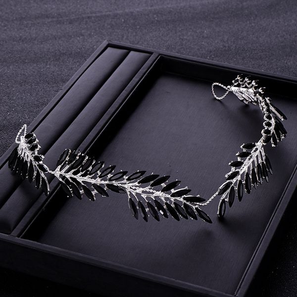 trendy bridal tiara black rhinestone crystal wedding headband bridal hair accessories princess headwear wedding hair accessoriesdio chan con, White;golden
trendy bridal tiara black rhinestone crystal wedding headband bridal hair accessories princess headwear wedding hair accessoriesdio chan con, White;golden