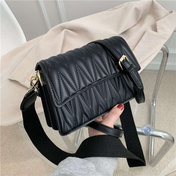 luxury women shoulder bag quilted design satchel cross-body wide strap menger square flap ladys handbag
luxury women shoulder bag quilted design satchel cross-body wide strap menger square flap ladys handbag