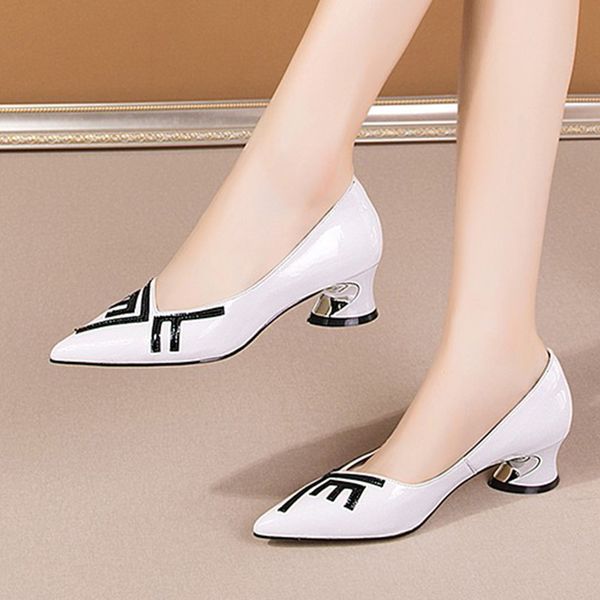 Sexy Heels Shoes For Women Pumps 2021 Autumn Spring New Fashion Desingner Shoes Patent Leather Dress Shoes Black White 8495NDress
Sexy Heels Shoes For Women Pumps 2021 Autumn Spring New Fashion Desingner Shoes Patent Leather Dress Shoes Black White 8495NDress