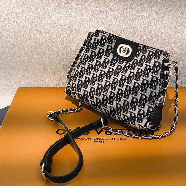 handbag small bag women's 2021 net red bucket fashion versatile messenger chain one shoulder, Black;red
handbag small bag women's 2021 net red bucket fashion versatile messenger chain one shoulder, Black;red