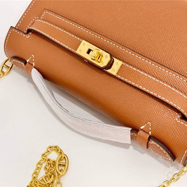 2021 tote color leather camera bag calf material 22cm single shoulder messenger phone womens leathers square bags
2021 tote color leather camera bag calf material 22cm single shoulder messenger phone womens leathers square bags