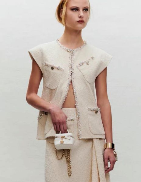 women's vests 2021fw autumn luxury women beading tweed vest female elegant chic wool sleeveless coat 2 color gdnz 8.11, Black;white
women's vests 2021fw autumn luxury women beading tweed vest female elegant chic wool sleeveless coat 2 color gdnz 8.11, Black;white