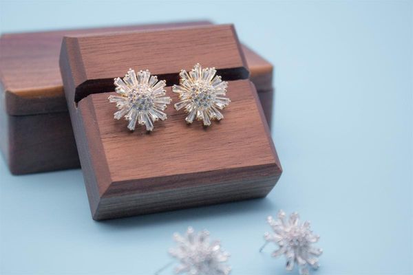 stud blooming flower ear studs with real silver pin stunning zircons dazzling fantastic gorgeous all-match earrings from huwu, Golden;silver
stud blooming flower ear studs with real silver pin stunning zircons dazzling fantastic gorgeous all-match earrings from huwu, Golden;silver