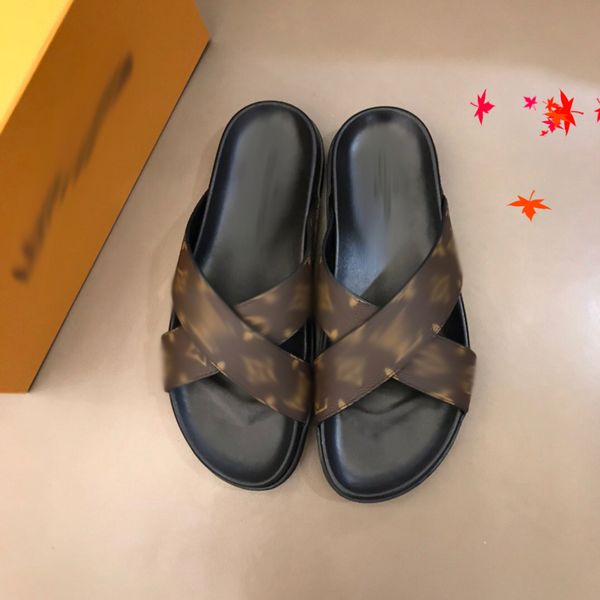 2021 slipper designer slide summer sandals fashion men beach indoor flat flip flops leather luxurys shoes mens slippers with box size 39-45, Black
2021 slipper designer slide summer sandals fashion men beach indoor flat flip flops leather luxurys shoes mens slippers with box size 39-45, Black