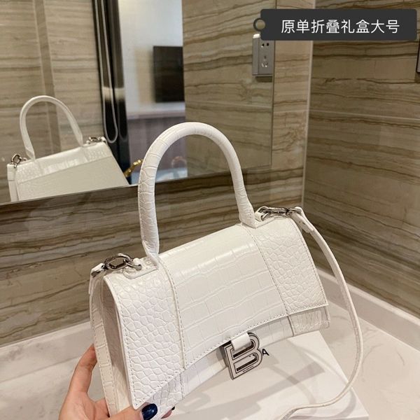 original cowhide hourglass s2021 crocodile pattern style advanced french niche handbag single shoulder messenger bag
original cowhide hourglass s2021 crocodile pattern style advanced french niche handbag single shoulder messenger bag