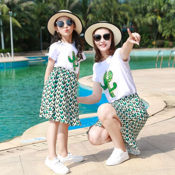 mother-child family 4-mouth leisure drs parent-child foreign fashion niche dign mother daughter 3-mouth short sleeve summer suit, Blue
mother-child family 4-mouth leisure drs parent-child foreign fashion niche dign mother daughter 3-mouth short sleeve summer suit, Blue