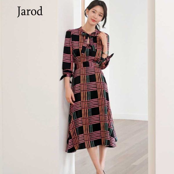 spring vintage plaid dress plus size woman elegant long sleeve women bow tie lady office ol party vestido 210526, Black;gray
spring vintage plaid dress plus size woman elegant long sleeve women bow tie lady office ol party vestido 210526, Black;gray