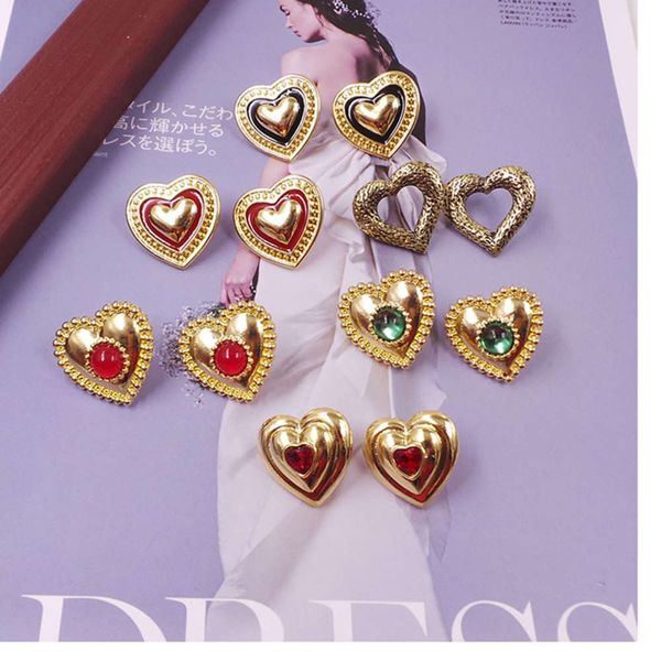 style heart-shaped earrings simple metallic nails
style heart-shaped earrings simple metallic nails