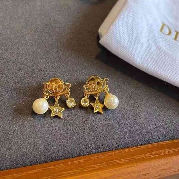 2021 luxury designer jewelry new 925 silver letter pearl simple front and back earrings fashion versatile temperament
2021 luxury designer jewelry new 925 silver letter pearl simple front and back earrings fashion versatile temperament