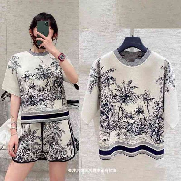 2022 factory wholesale new summer leisure sports suit women's short sleeve shorts two piece set print loose korean version cmrr, Gray
2022 factory wholesale new summer leisure sports suit women's short sleeve shorts two piece set print loose korean version cmrr, Gray
