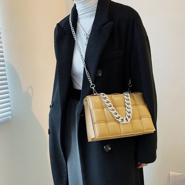 chain single shoulder woven pillow women's 2021 new fashion portable cassette versatile messenger bag
chain single shoulder woven pillow women's 2021 new fashion portable cassette versatile messenger bag