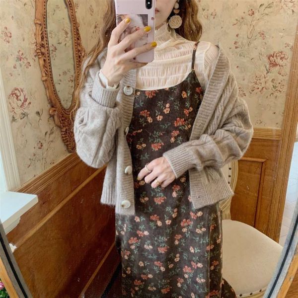 single autumn winter 2020 new floral slim corduroy suspender dress with long sleeve chiffon undercoat, Black;gray
single autumn winter 2020 new floral slim corduroy suspender dress with long sleeve chiffon undercoat, Black;gray