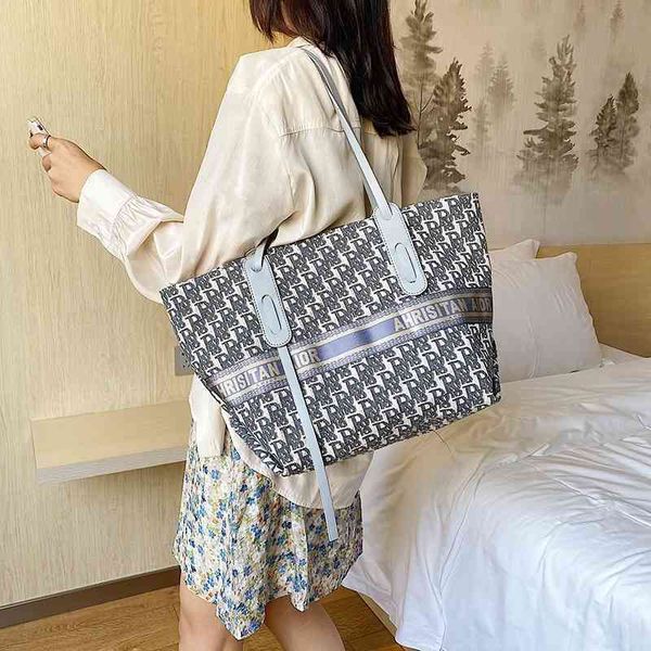 classic large capacity women's tote bag printed versatile one shoulder soft leather bag fashion hands
classic large capacity women's tote bag printed versatile one shoulder soft leather bag fashion hands