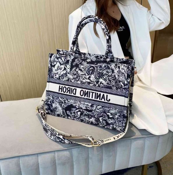 2021 autumn and winter new diana women's high capacity tote bag commuting briefcase single shoulder big trend
2021 autumn and winter new diana women's high capacity tote bag commuting briefcase single shoulder big trend