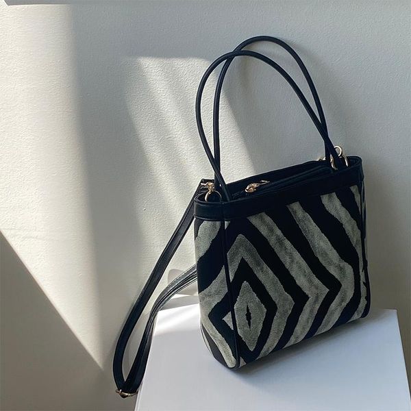 cross body simple pu leather female shoulder messenger bag fashion zebra pattern women casual tote handbags ladies underarm bags
cross body simple pu leather female shoulder messenger bag fashion zebra pattern women casual tote handbags ladies underarm bags