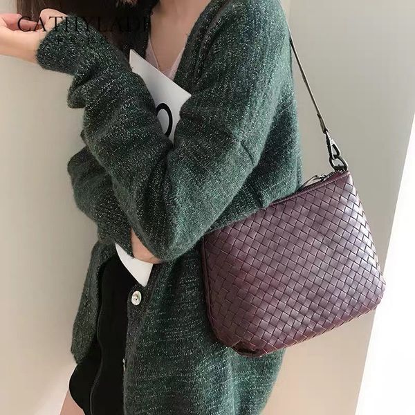european and american fashionable leather woven armpit 2021 new messenger women's soft sheep skin small single shoulder bag
european and american fashionable leather woven armpit 2021 new messenger women's soft sheep skin small single shoulder bag