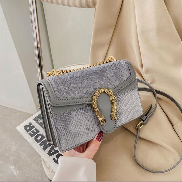 summer 2021 chain shoulder messenger bag texture small square bags pure color simple fashion crocodile ribbon trendy cool girl
summer 2021 chain shoulder messenger bag texture small square bags pure color simple fashion crocodile ribbon trendy cool girl
