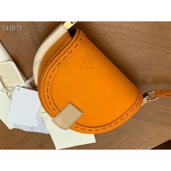 factory outlet luxury handbags and storage fend designer 2021 star's same moonlight saddle bag ivory flip single shoulder diagonal span
factory outlet luxury handbags and storage fend designer 2021 star's same moonlight saddle bag ivory flip single shoulder diagonal span