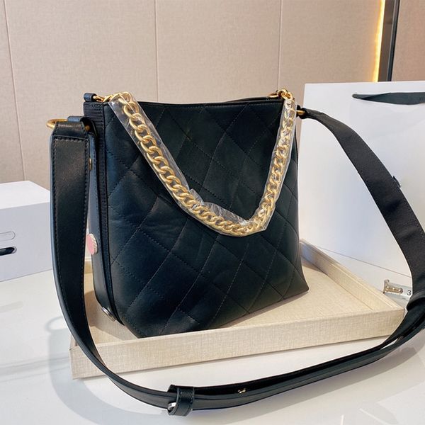 2022 high-end french shoulder bag women's leather large-capacity rhombus designer handbag luxury retro hippie wallet multifunctional me
2022 high-end french shoulder bag women's leather large-capacity rhombus designer handbag luxury retro hippie wallet multifunctional me