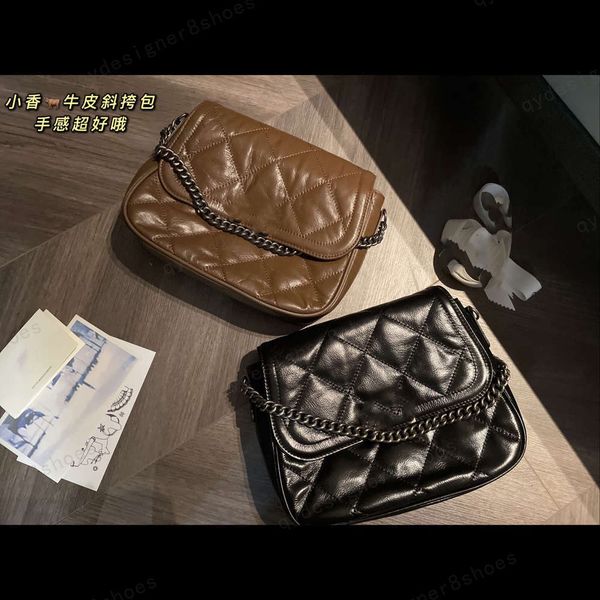 matching box designer women's classic double letter lock chain belt stitching messenger bag size 20*14cm
matching box designer women's classic double letter lock chain belt stitching messenger bag size 20*14cm