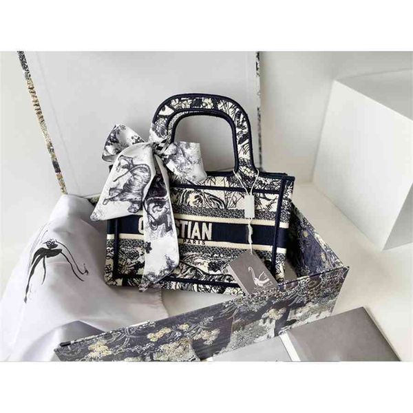 handbaglimited embroidery series princess dijia tote shopping bag mini limited portable shoulder baggg bag
handbaglimited embroidery series princess dijia tote shopping bag mini limited portable shoulder baggg bag