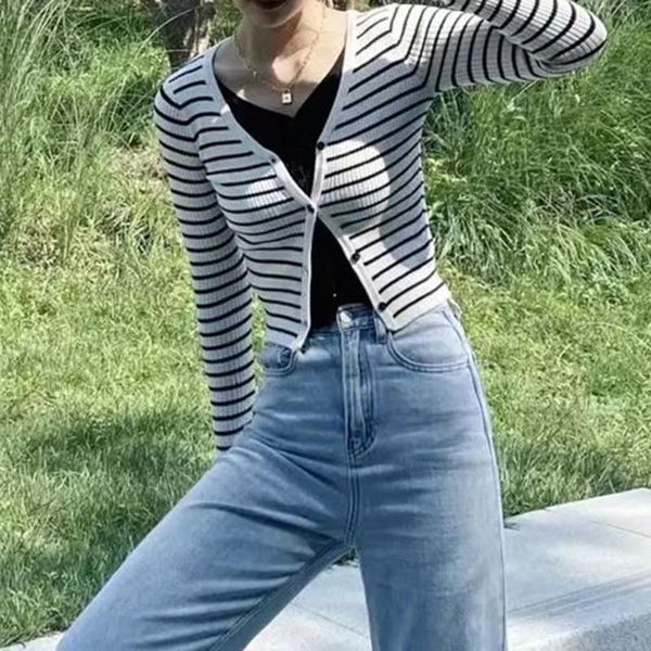 women's knits & tees 2021 fall knitted fake two-piece cardigans cropped women v neck long sleeve patchwork striped sweaters slim stret, White
women's knits & tees 2021 fall knitted fake two-piece cardigans cropped women v neck long sleeve patchwork striped sweaters slim stret, White