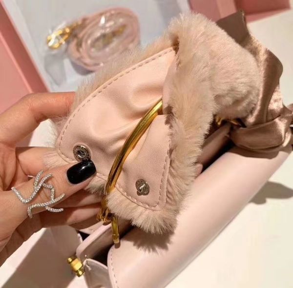 factory outlet luxury handbags and storage small c family k small powder box women's 2021 new hairy portable case pink limited dinner b
factory outlet luxury handbags and storage small c family k small powder box women's 2021 new hairy portable case pink limited dinner b