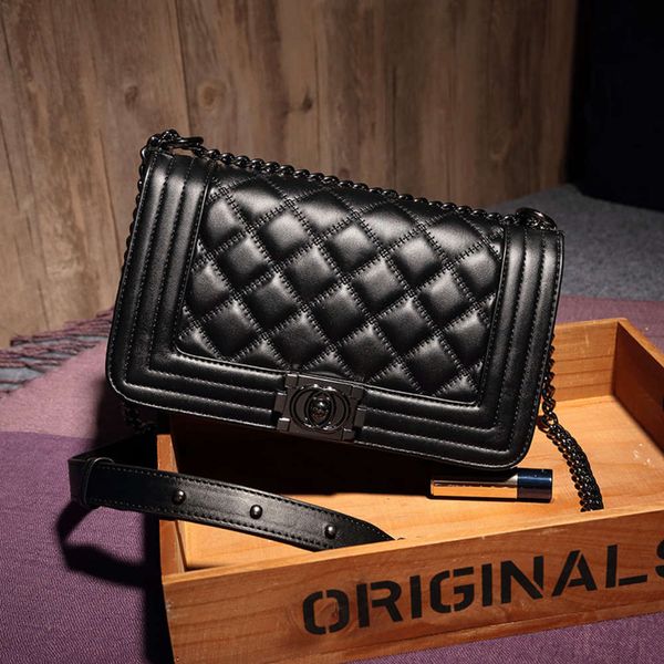 fashion new style women's bags in spring and summer of 2021 fashionable single shoulder messenger bag with advanced texture
fashion new style women's bags in spring and summer of 2021 fashionable single shoulder messenger bag with advanced texture