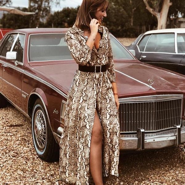2021 tunics for beach swimsuit cover up women swimwear leopard long beach cover-up beachwear pareo dress saida de praia, White;black
2021 tunics for beach swimsuit cover up women swimwear leopard long beach cover-up beachwear pareo dress saida de praia, White;black