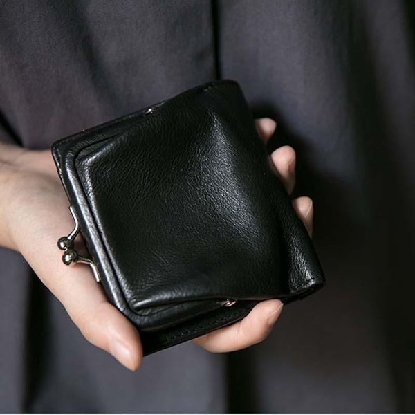 wallets aetoo 2021 short female wallet card case leather multi-function multi-card slot ultra-thin, Red;black
wallets aetoo 2021 short female wallet card case leather multi-function multi-card slot ultra-thin, Red;black