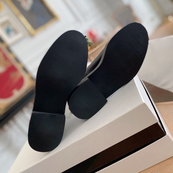 classic chains fashion designer boots new thick bottom flat luxury leather woman goddess has long legs shoes, Black
classic chains fashion designer boots new thick bottom flat luxury leather woman goddess has long legs shoes, Black