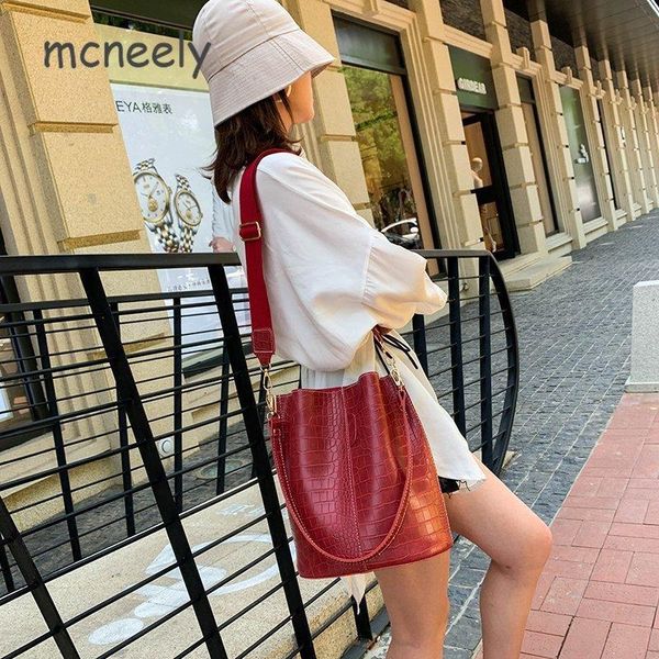 shoulder bags fashion woman bag european and american crocodile pattern retro bucket single cross-body wide strap
shoulder bags fashion woman bag european and american crocodile pattern retro bucket single cross-body wide strap
