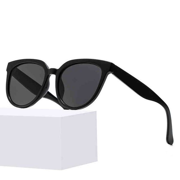 2021 gentlemen sunglass brand digner luxury sunglass fashion women sunglass street protect eyewear for lady shad 3393o60f, White;black
2021 gentlemen sunglass brand digner luxury sunglass fashion women sunglass street protect eyewear for lady shad 3393o60f, White;black