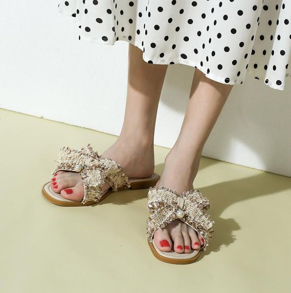 2021 trendy net celebrity large size flat slippers female bowknot all-match slip-resistant open-toed outer wear women's shoes, Black
2021 trendy net celebrity large size flat slippers female bowknot all-match slip-resistant open-toed outer wear women's shoes, Black