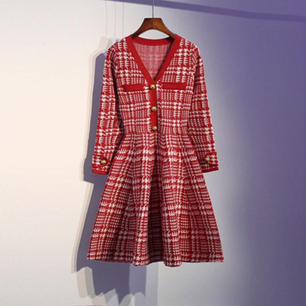 casual dresses plus size 2021 runway fashion autumn women elegant plaid sweater ladies vintage jacquard knitting dress, Black;gray
casual dresses plus size 2021 runway fashion autumn women elegant plaid sweater ladies vintage jacquard knitting dress, Black;gray