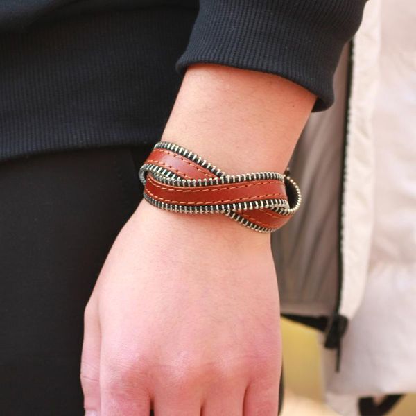 tennis 2021 adjustable size red zipper bracelet stylish trendy leather with attractive button woman, Golden;silver
tennis 2021 adjustable size red zipper bracelet stylish trendy leather with attractive button woman, Golden;silver